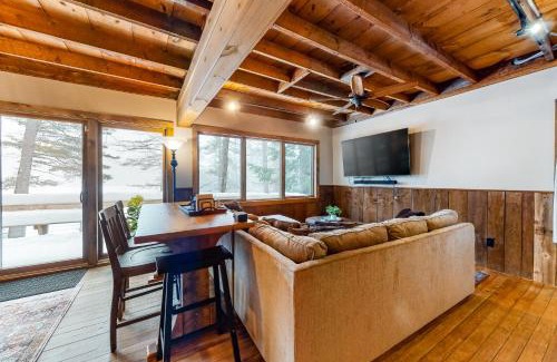 Ludlow House | Lake Rescue Escape: Family-Friendly Retreat with Ocean Views