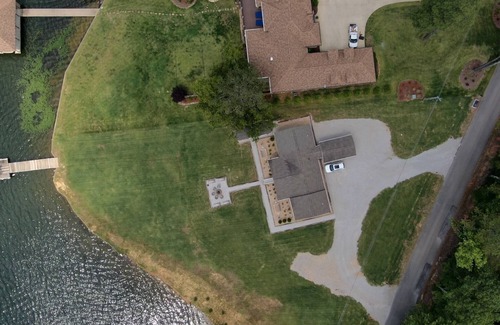 Florence House | Lake Retreat: Scenic Views, Boat Parking & Family Friendly