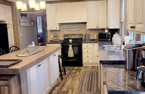 Union Hall House | Waterfront Haven with Hot Tub, Gazebo & Fire Pit