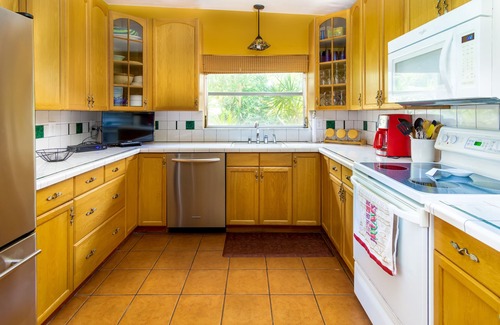 Winter Haven House | Pet-Friendly Lake Rochelle: Top-Rated Lakefront Retreat