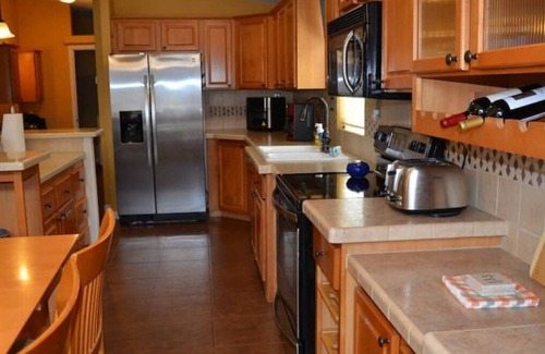 Davenport House | Lake Roosevelt Home with Beach Access - Family Friendly Escape