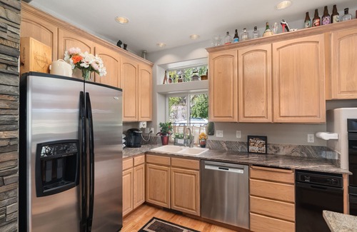 Evans House | Discover Lake Roosevelt Suites - The Eagles Nest Awaits You