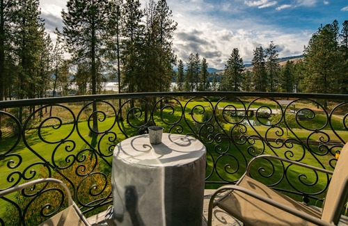 Evans House | Discover Lake Roosevelt Suites - The Eagles Nest Awaits You