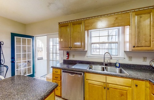 Donalsonville House | Pet-Friendly Lake Seminole House with Spa & Scenic Views