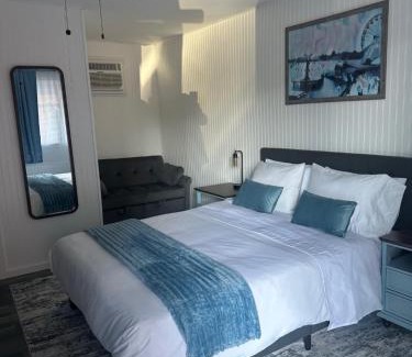 Monticello Hotel | Pet-Friendly Lake Shafer Resort with Oceanfront Views