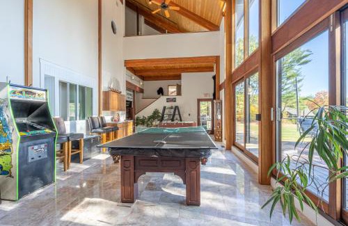 Franklin House | Unmatched Comfort at Lake Shore Drive - 4-Star Ocean Retreat