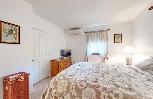 East Falmouth House | Relax at Lake Shore Living: Family-Friendly Retreat Awaits