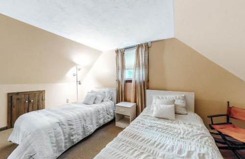 East Falmouth House | Relax at Lake Shore Living: Family-Friendly Retreat Awaits