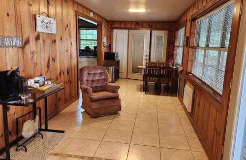 Perryville House | Pet-Friendly Lake Shore Retreat with Breathtaking Views