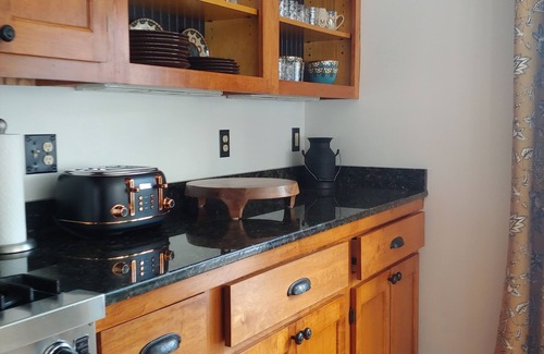 Shapleigh House | Bright & Cozy Lake Access Home with 10/10 Guest Rating