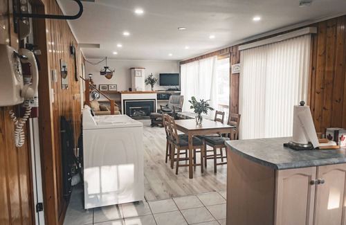 Feronia Cottage | Cozy Lakeside Cottage Near Family-Friendly Activities