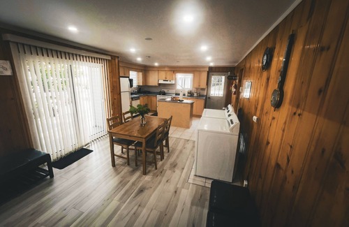 Feronia Cottage | Cozy Lakeside Cottage Near Family-Friendly Activities