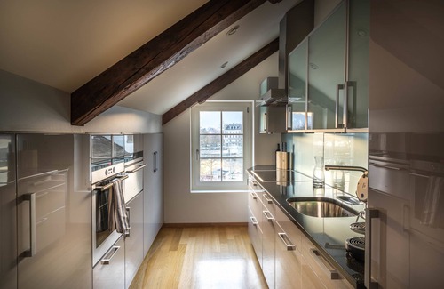 Old Town Hotel | Idyllic Lake Side Retreat in Bellevue with Spa & Dining
