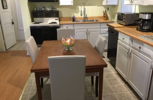 Brock House | Charming Lake Simcoe Cottage near Thorah Centennial Park