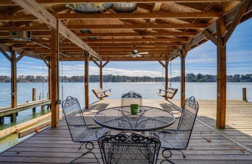 Milledgeville House | Waterfront Lake Sinclair Retreat with Dock and Kid-Friendly Fun