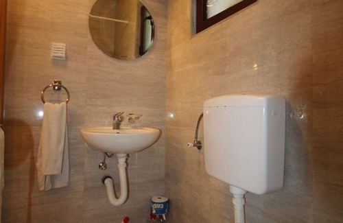 Virpazar Apartment | Relaxing Lake Skadar Accommodation with Spa & Pet-Friendly Options