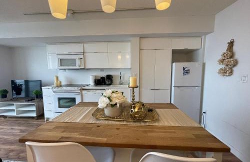 CityPlace Apartment | Lake & Skyview 1BR Plus Den Apartment Free Parking