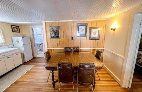 Wells House | Experience Lake St. Catherine Cottage - Corner Pink Escape