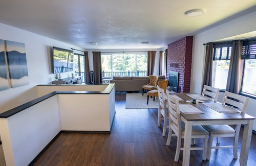 Lacey House | Lake St Clair Lakefront Oasis - Guest Rated 9.8/10