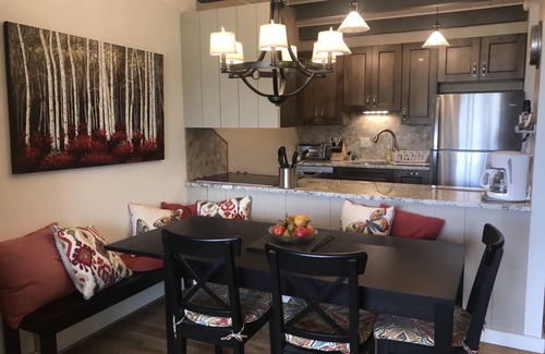 Sunapee House | Lake Sunapee Granliden Townhome with Lake Views & Pool