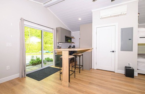 Blodgett Landing Cottage | Lake Sunapee Tiny Cottage