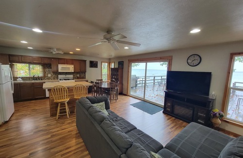 Au Train Cabin | Lake Superior Lodge: Pet-Friendly Retreat with Island Views