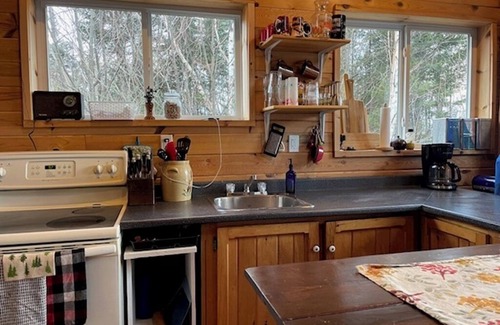 Algoma District Cottage | Lake Superior Waterfront Cottage: 2BD with Spa & Kitchen