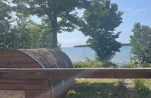Algoma District Cottage | Lake Superior Waterfront Cottage: 2BD with Spa & Kitchen