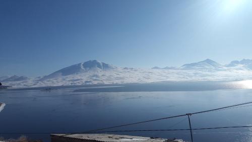 Likani House | Cozy Lake Tabatskuri: Pet-Friendly with Oceanfront Views