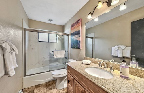 Lincoln Park House | Lake Tahoe Retreat: Hot Tub, Game Room & Stunning Views