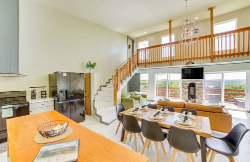 Forsyth Cabin | Lake Taneycomo Views: Family-Friendly Cabin!