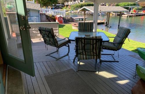 Bonney Lake House | Lake Tapps Bungalow: Waterfront Oasis with Private Beach