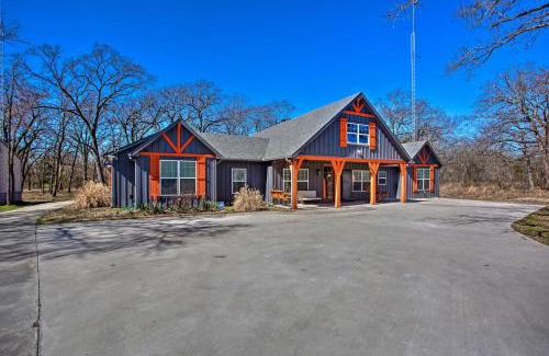 Quinlan House | Quinlan Retreat with Fire Pit and Lake Tawakoni Access