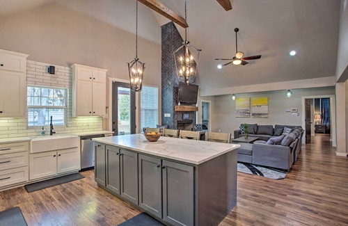 Quinlan Cottage | Cozy Quinlan Home with Fire Pit & Lake Tawakoni Access