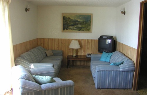 Temagami Resort | Lakeview Cottage #4 at Lake Temagami: Family-Friendly Retreat