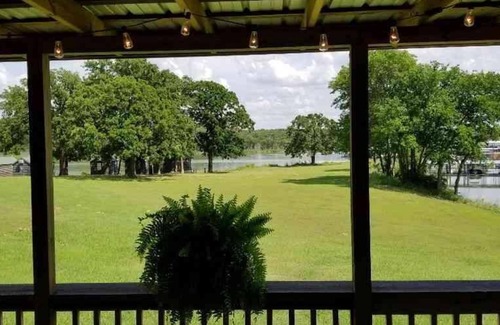 Mead House | Relax at Lake Texoma Lakeside Cottage with Scenic Views