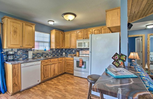 Pottsboro Cabin | Idyllic Lake Texoma Retreat with Spa & Pet-Friendly Options