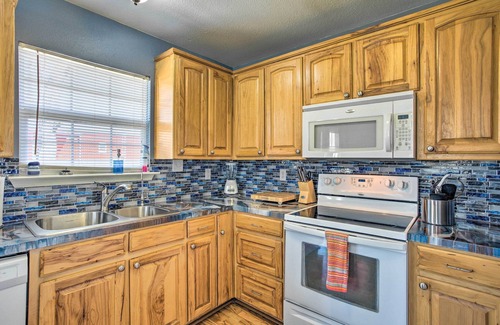 Pottsboro Cabin | Idyllic Lake Texoma Retreat with Spa & Pet-Friendly Options