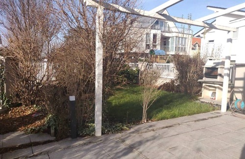 Vienna House | Modern Holiday Home with Lake View in Vienna - 9/10 Rated