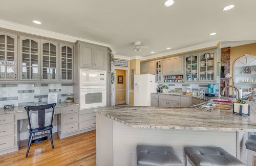 Trimble House | Discover Lake Therapy: Cozy Gazebo & Stunning Water Access