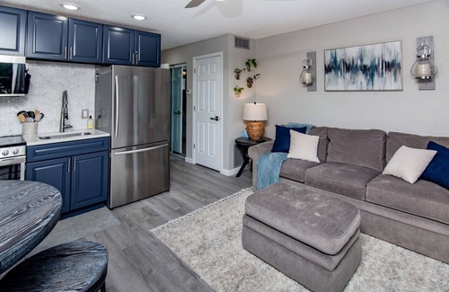 Osage Beach Condo | Couples Lakefront Getaway at "Lake Therapy" - 10/10 Rating!