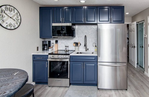 Osage Beach Condo | Couples Lakefront Getaway at "Lake Therapy" - 10/10 Rating!