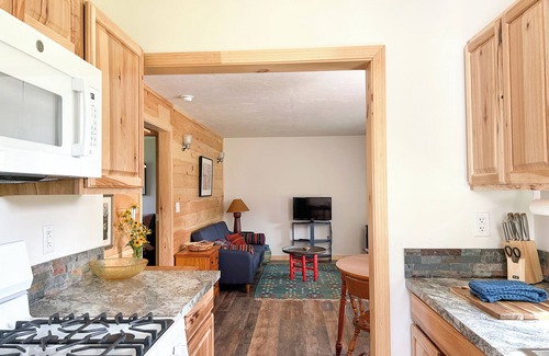 Jefferson Cottage | Scenic Lake Top Cottage - Ocean Views & High-Speed WiFi
