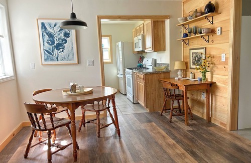 Jefferson Cottage | Scenic Lake Top Cottage - Ocean Views & High-Speed WiFi