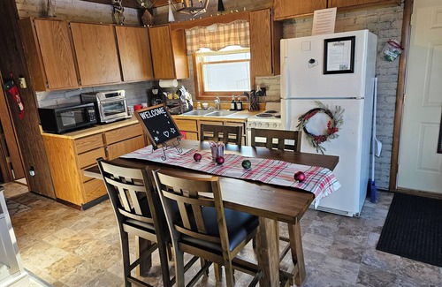 Hingham Cabin | Lake & Trail Getaway - Perfect for a Fall getaway!