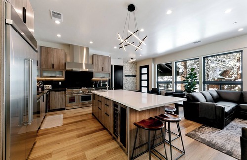 South Lake Tahoe House | Lake Trail Lodge at Ski Run