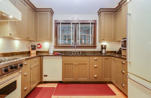 Saugatuck Villa | Ideal Lake Trail Lodge with Private Hot Tub & Downtown Access