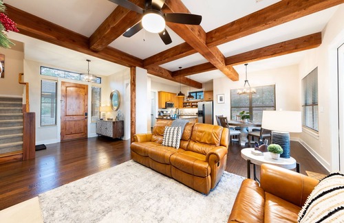 Leander Cabin | Relaxing Lake Travis Hill Country Resort Cabin with Spa