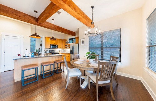 Leander Cabin | Relaxing Lake Travis Hill Country Resort Cabin with Spa