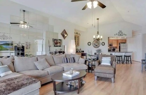 Lago Vista Condo | Lake Travis Island Penthouse: Breathtaking Lake & Sunset Views